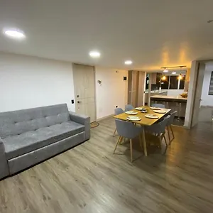 Modern, Apt/near Tourist Sites. Apartamento Medellín